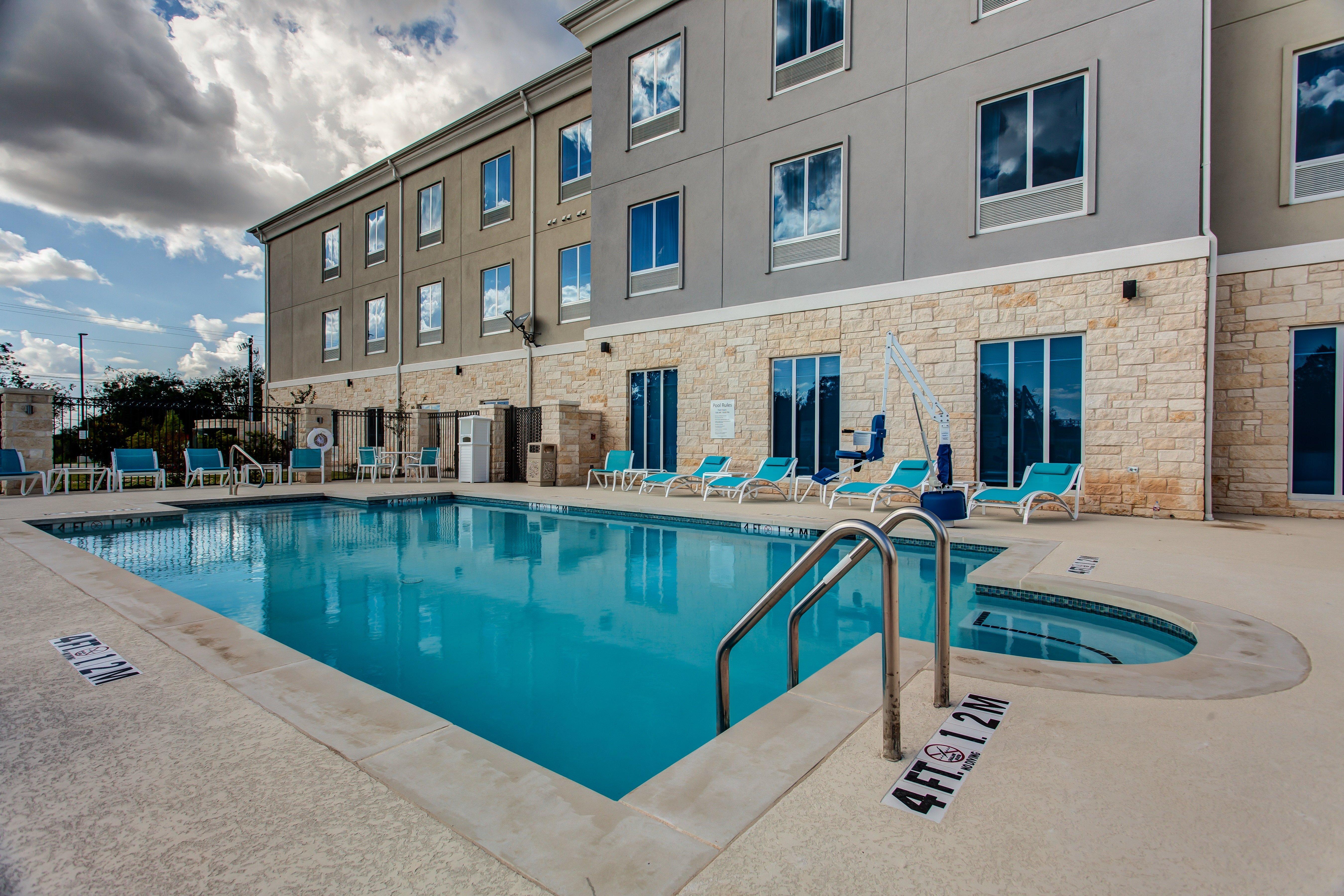 Holiday Inn Express & Suites Gatesville - N. Ft Hood By Ihg Exterior photo
